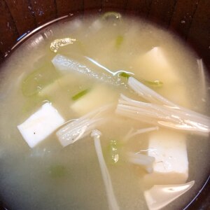 豆腐と白菜の味噌鍋風味噌汁